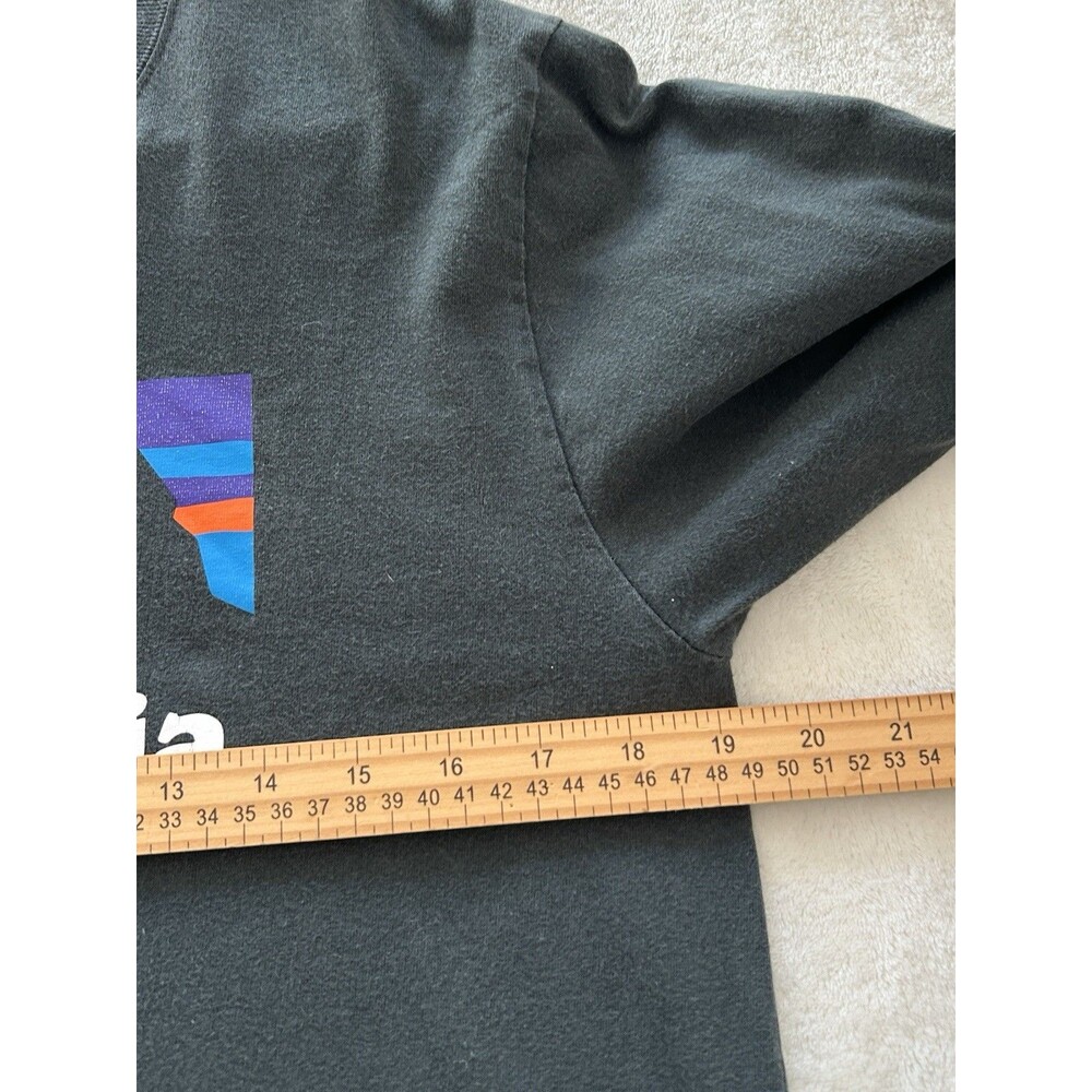 Patagonia Mens Shirt Small Charcoal Lightweight Outdoors Hiking Logo Climbing - Picture 7 of 9